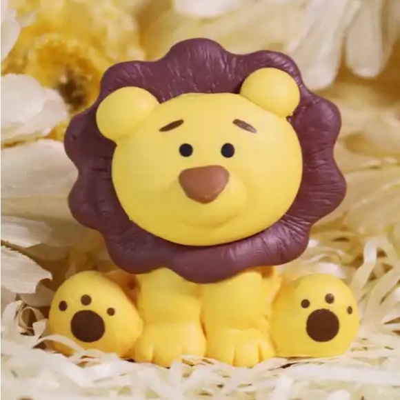 Six Safari Animal Cake Toppers 9 pcs including 3 trees and 6 animals - Picture 4 of 9